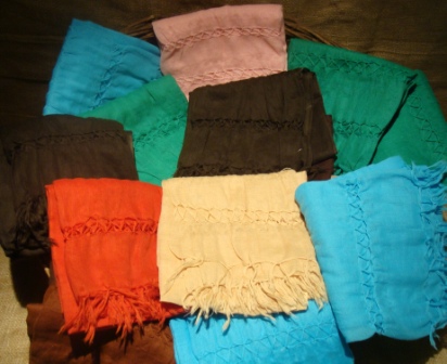 7 Trendy solid color scarves